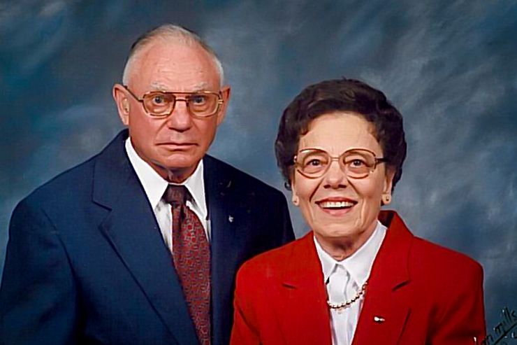 A photo of Forrest and Barbara Coontz.
