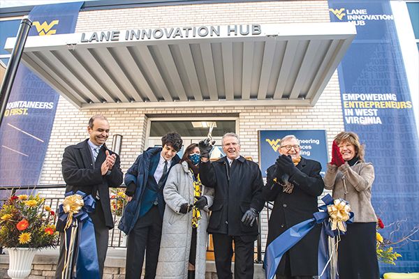 E. Gordon Gee, Pedro Mago and the Lane family cutting the ribbon at the new Lane Innovation Hub.